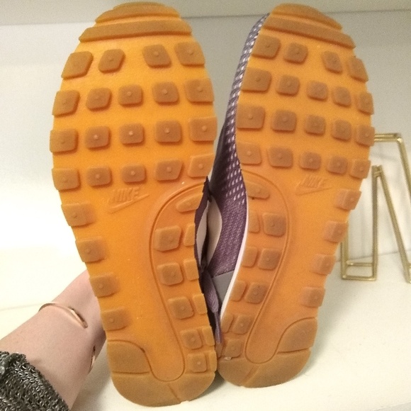 NWOT Nike sneakers - Picture 3 of 4